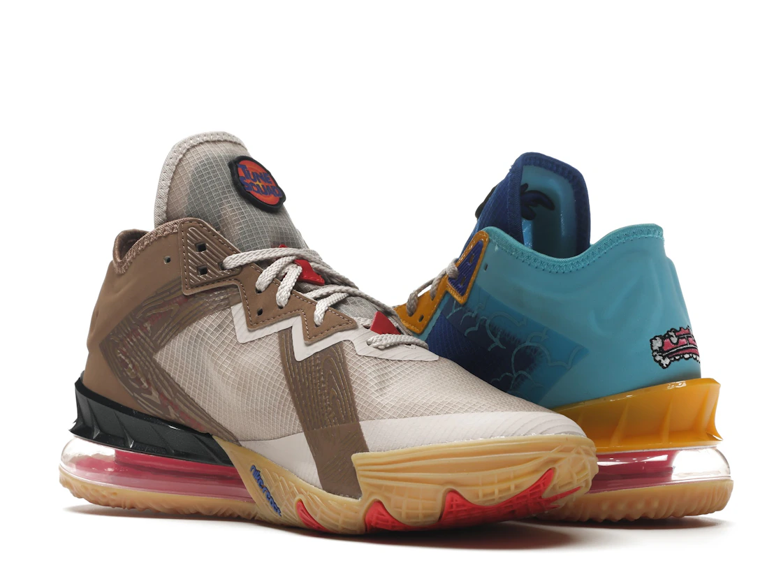 Vue 23 de Nike LeBron 18 Low Wile E. vs Roadrunner Space Jam