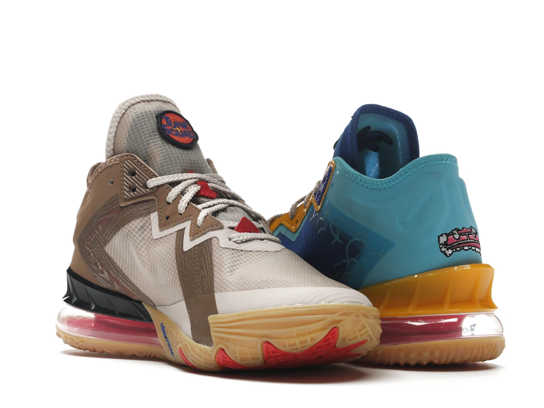 Vue 24 de Nike LeBron 18 Low Wile E. vs Roadrunner Space Jam