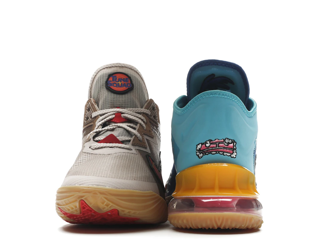 Vue 28 de Nike LeBron 18 Low Wile E. vs Roadrunner Space Jam