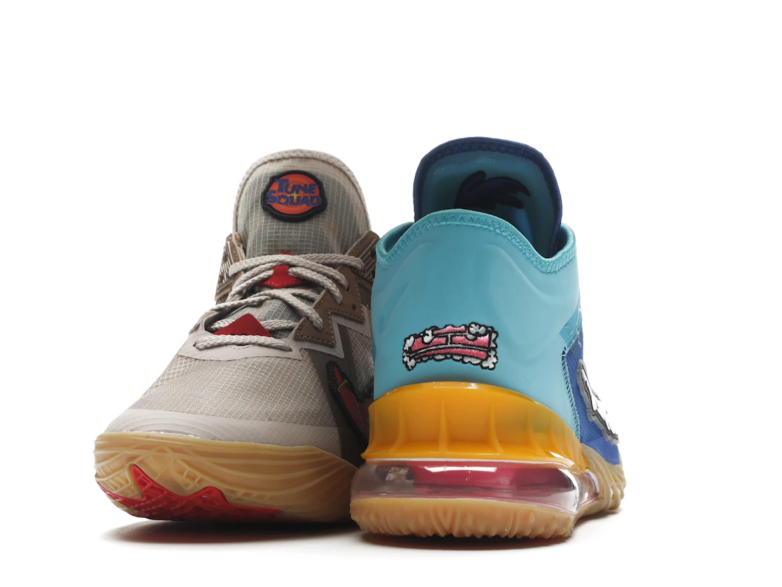 Vue 29 de Nike LeBron 18 Low Wile E. vs Roadrunner Space Jam