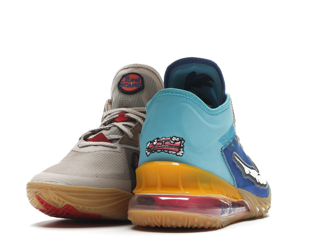 Vue 30 de Nike LeBron 18 Low Wile E. vs Roadrunner Space Jam