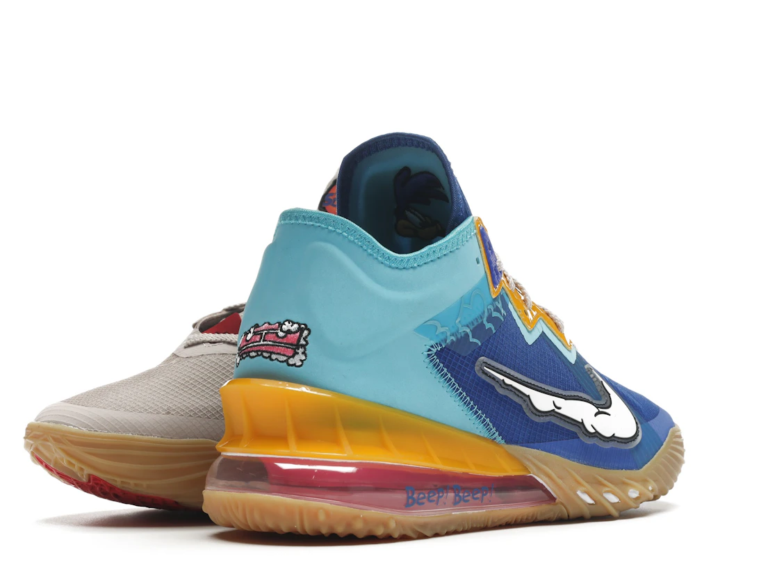 Vue 32 de Nike LeBron 18 Low Wile E. vs Roadrunner Space Jam