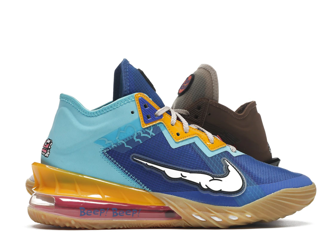 Vue 36 de Nike LeBron 18 Low Wile E. vs Roadrunner Space Jam