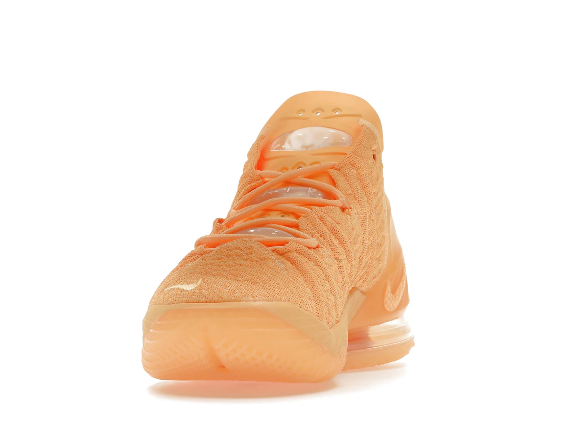 Vue 12 de Nike LeBron 18 Melon Tint