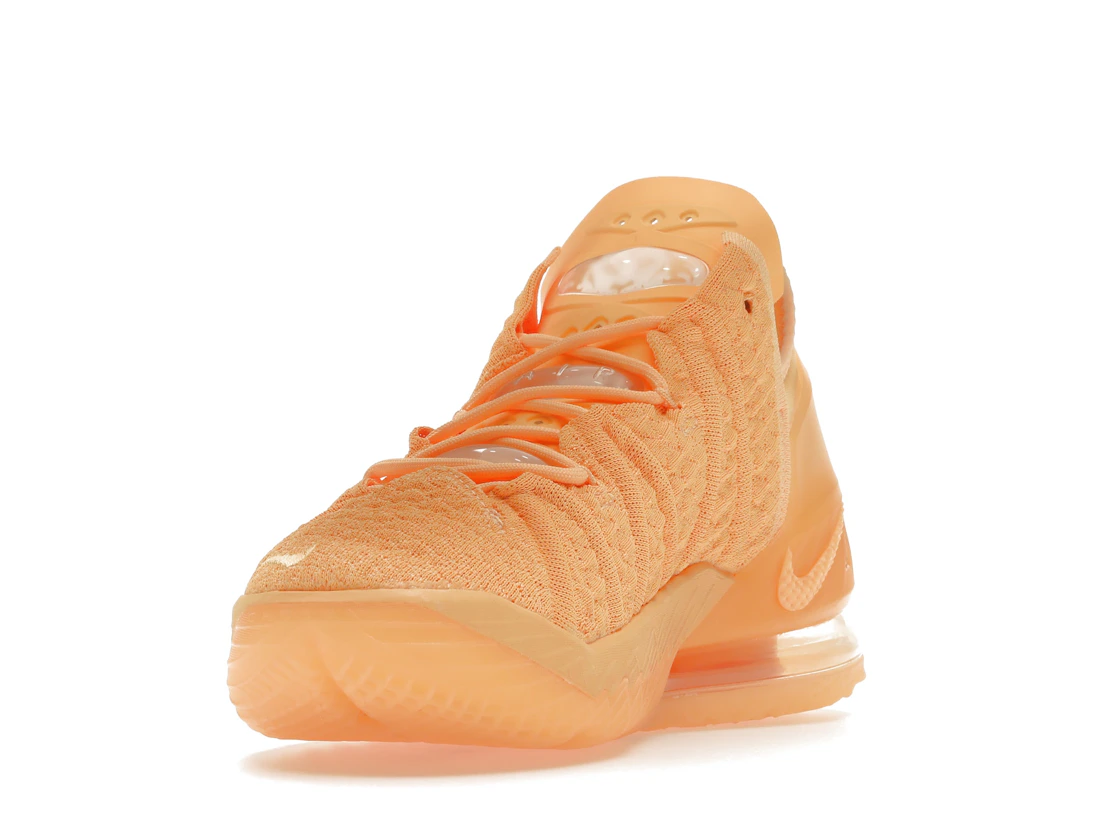 Vue 13 de Nike LeBron 18 Melon Tint