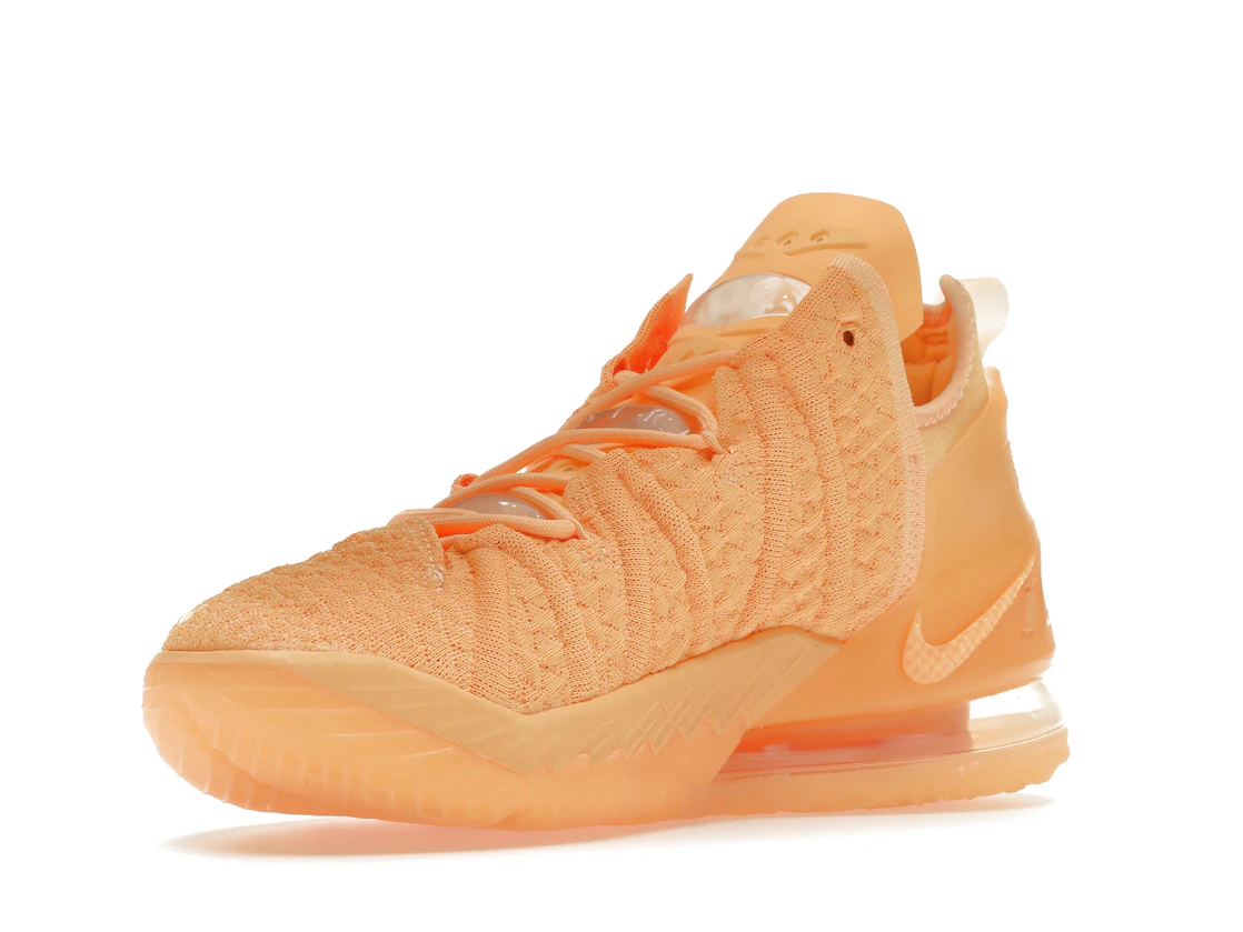 Vue 15 de Nike LeBron 18 Melon Tint