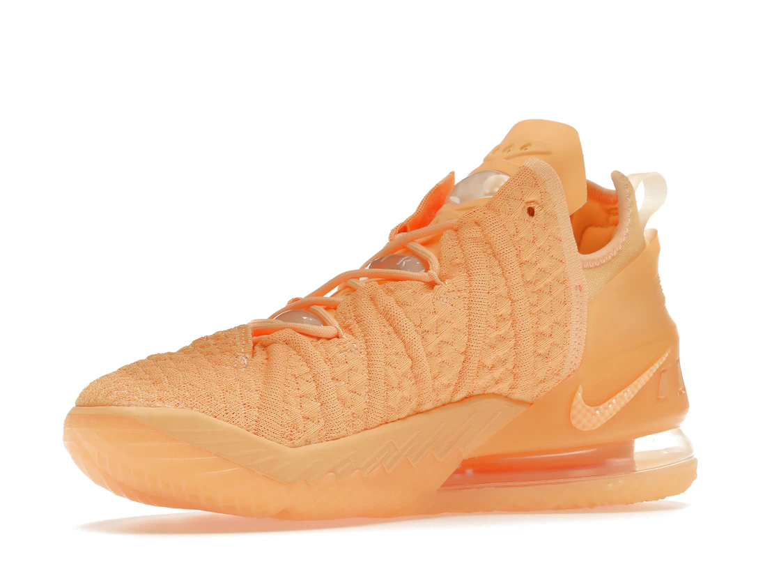 Vue 16 de Nike LeBron 18 Melon Tint