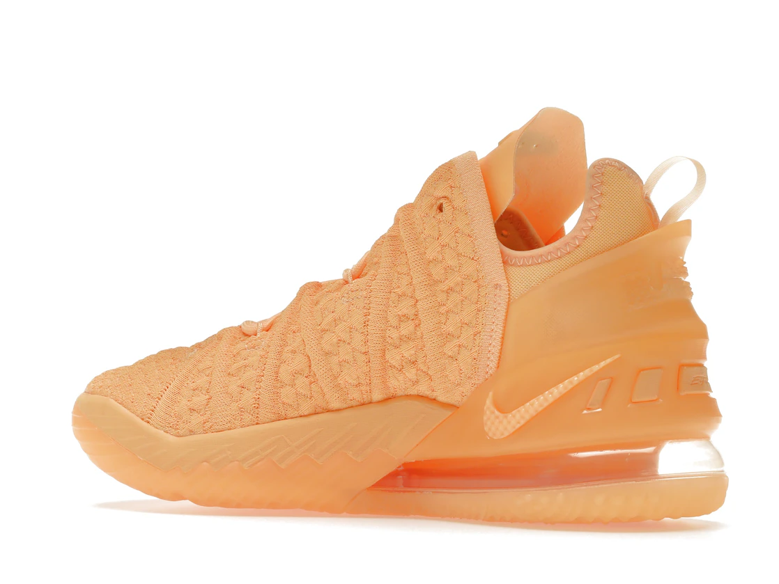 Vue 22 de Nike LeBron 18 Melon Tint