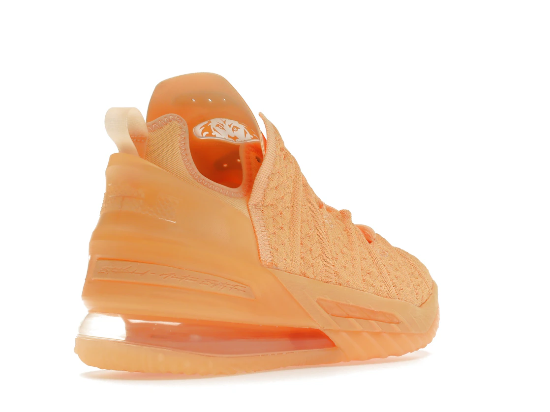 Vue 32 de Nike LeBron 18 Melon Tint