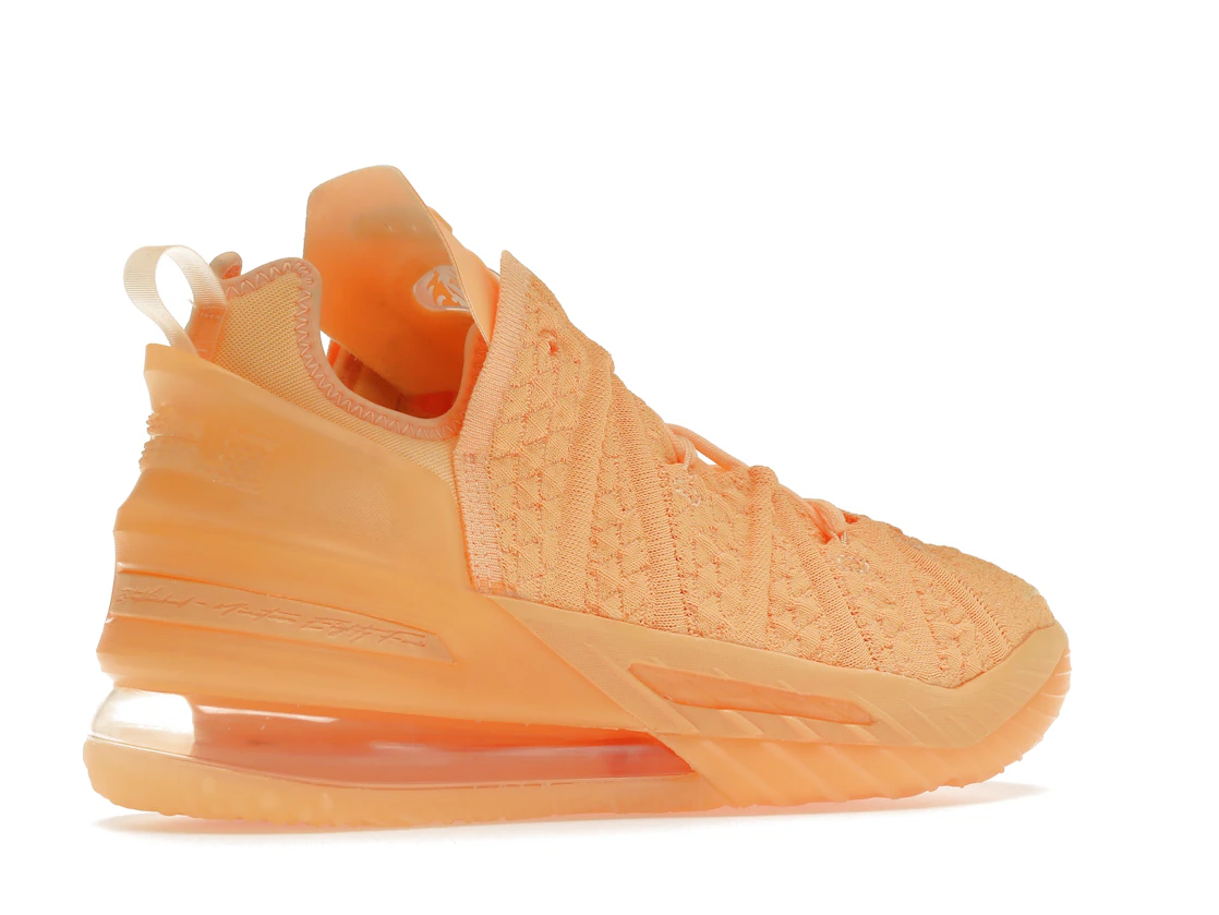 Vue 34 de Nike LeBron 18 Melon Tint