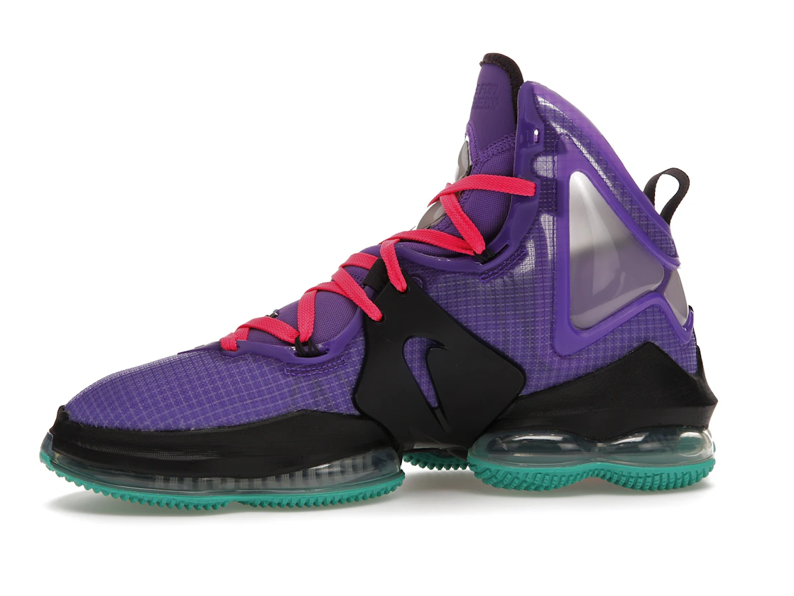 Vue 18 de Nike LeBron 19 DJ Bron
