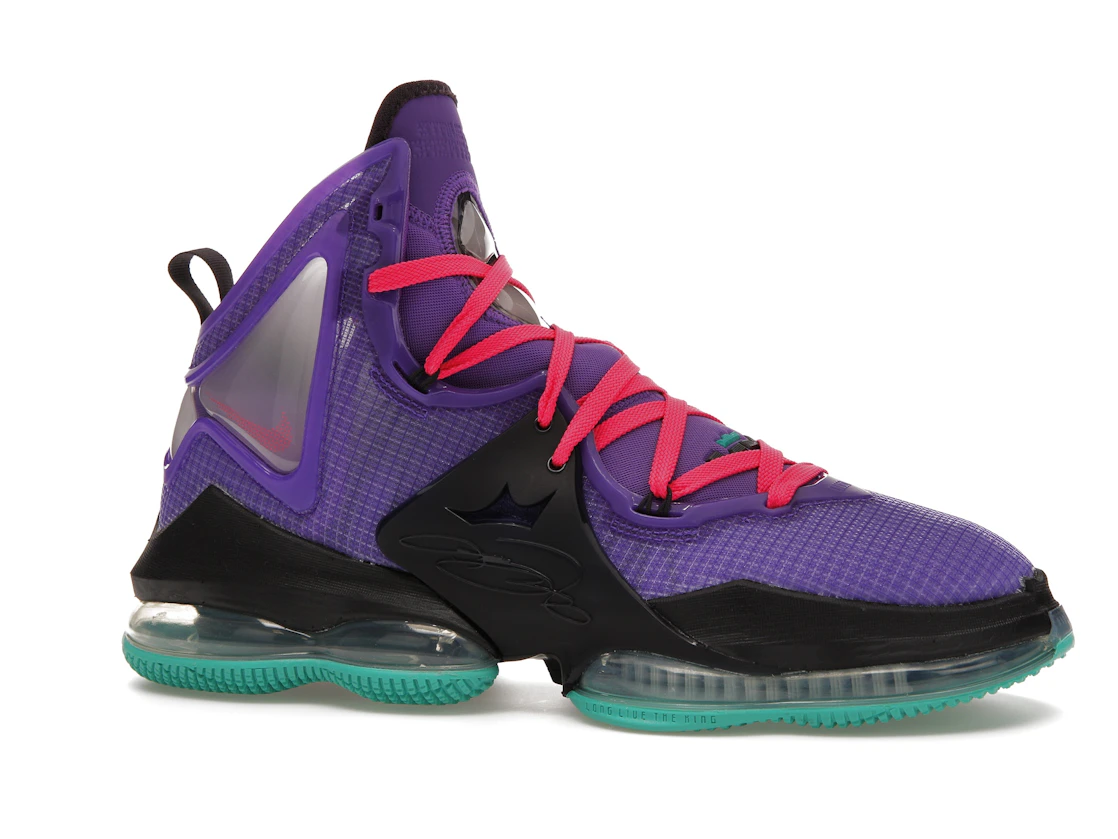 Vue 3 de Nike LeBron 19 DJ Bron