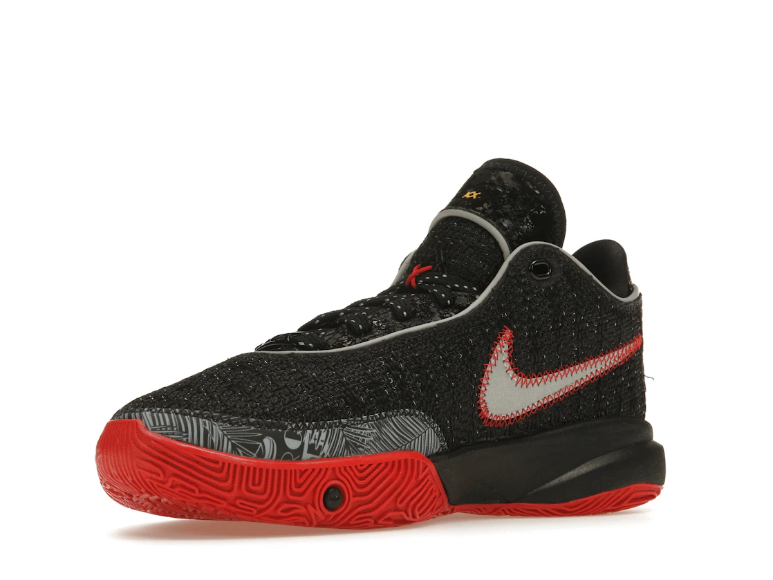 Vue 15 de Nike LeBron 20 Black University Red (GS)
