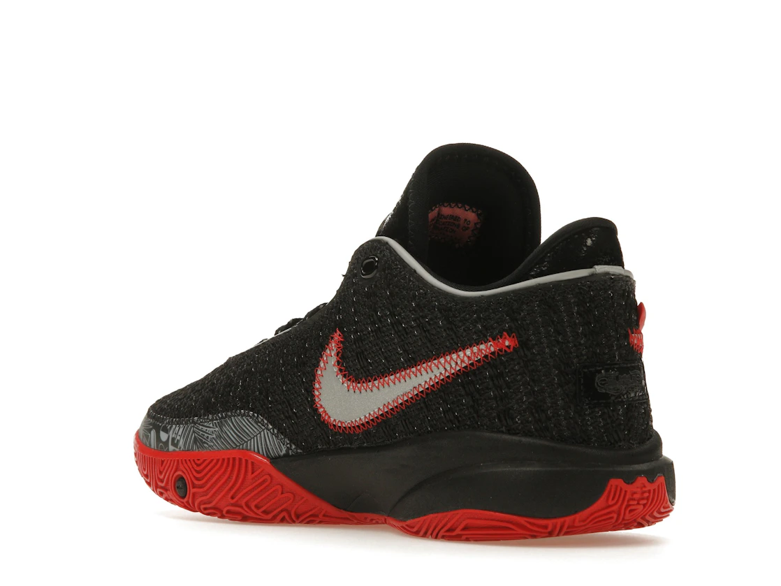 Vue 24 de Nike LeBron 20 Black University Red (GS)