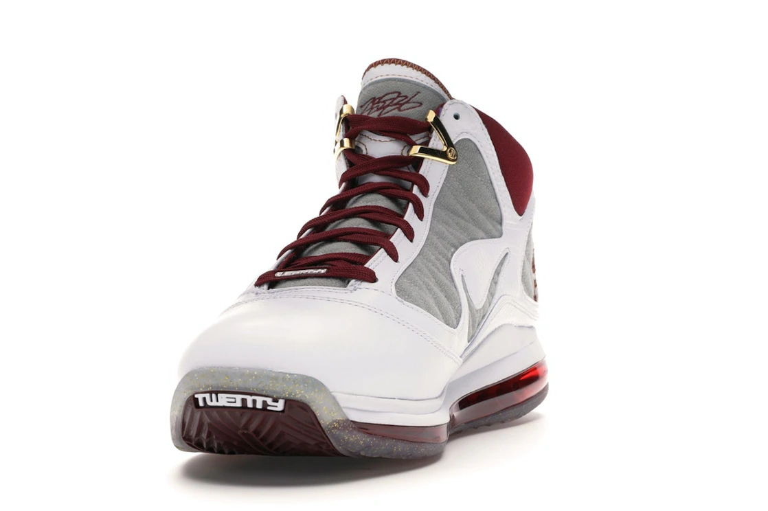 Vue 12 de Nike LeBron 7 MVP (2020)