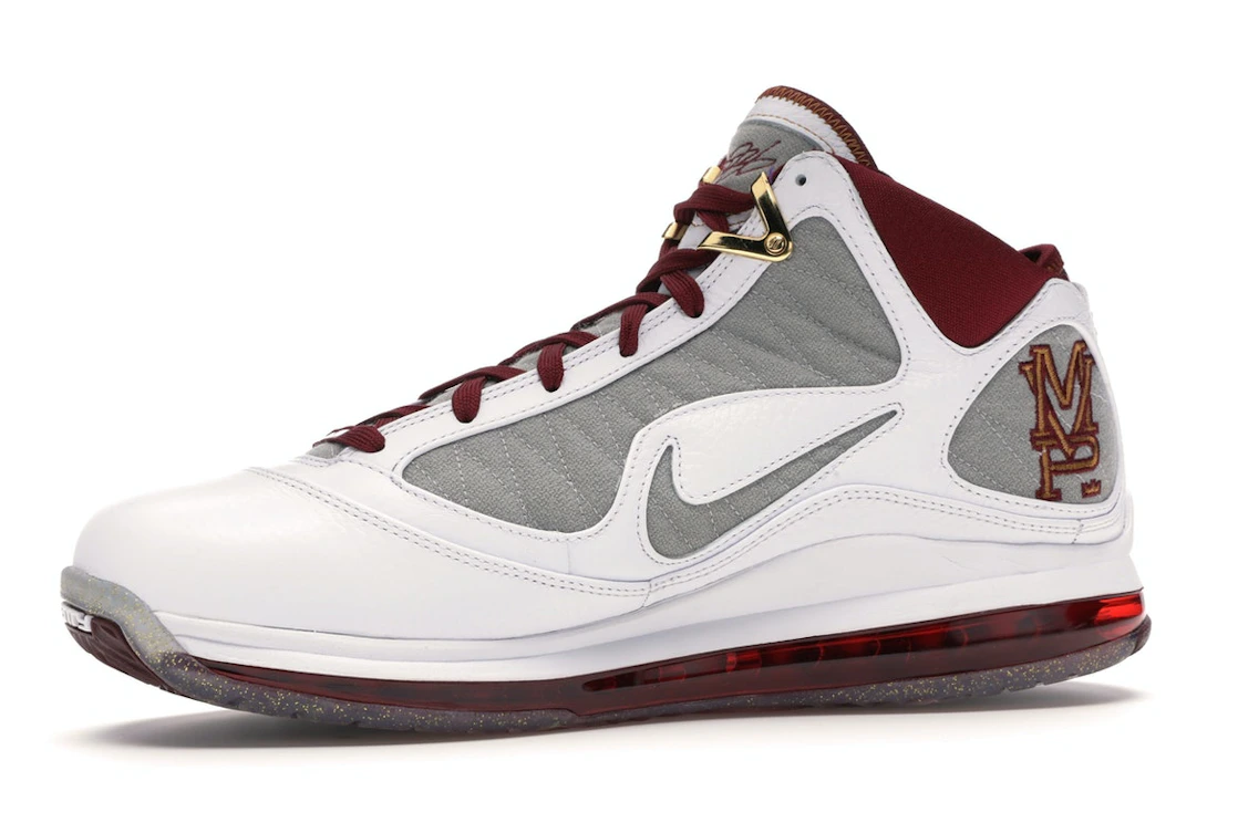 Vue 17 de Nike LeBron 7 MVP (2020)