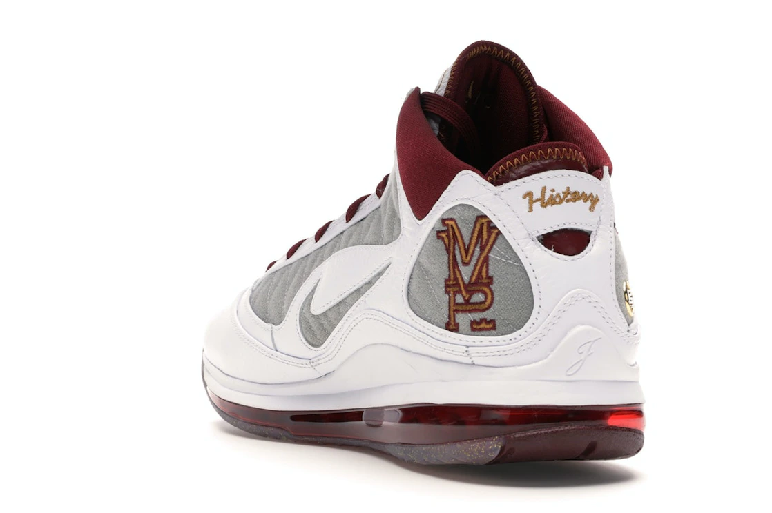 Vue 25 de Nike LeBron 7 MVP (2020)