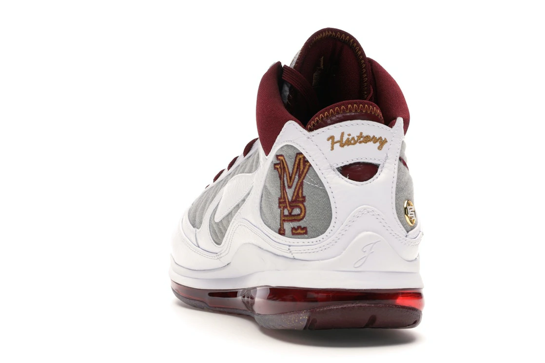 Vue 26 de Nike LeBron 7 MVP (2020)