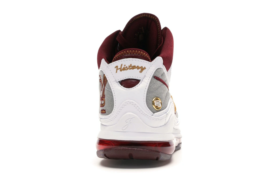 Vue 28 de Nike LeBron 7 MVP (2020)