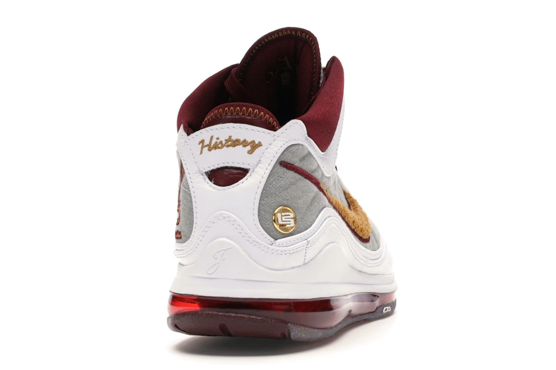 Vue 29 de Nike LeBron 7 MVP (2020)