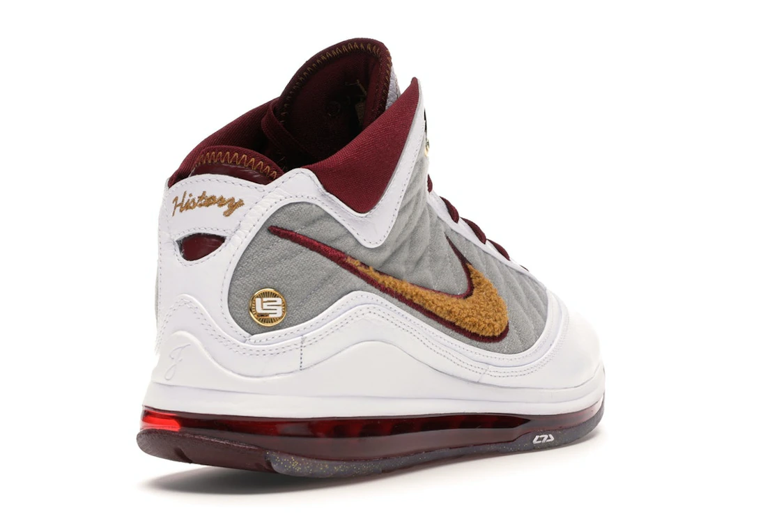 Vue 31 de Nike LeBron 7 MVP (2020)
