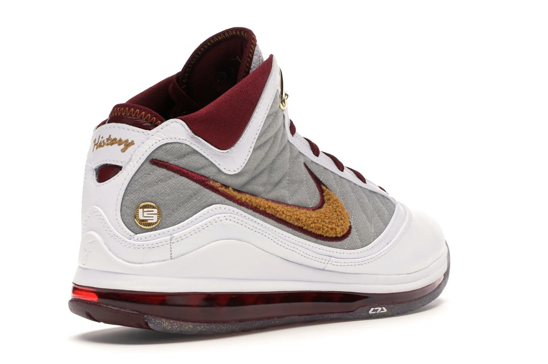 Vue 32 de Nike LeBron 7 MVP (2020)