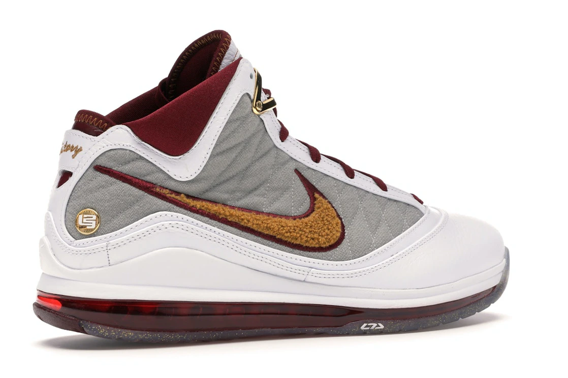 Vue 34 de Nike LeBron 7 MVP (2020)