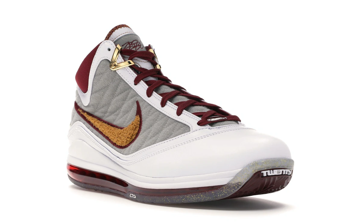 Vue 6 de Nike LeBron 7 MVP (2020)