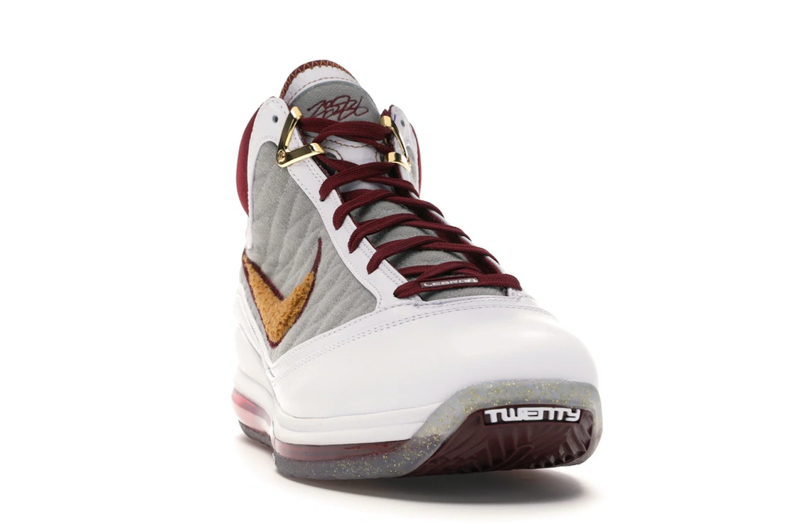 Vue 8 de Nike LeBron 7 MVP (2020)