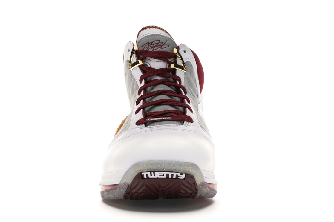 Vue 10 de Nike LeBron 7 MVP (2020)
