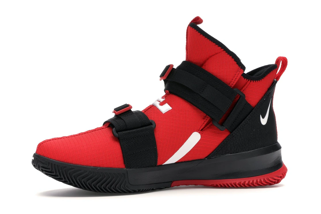 Vue 17 de Nike LeBron Soldier 13 SFG University Red