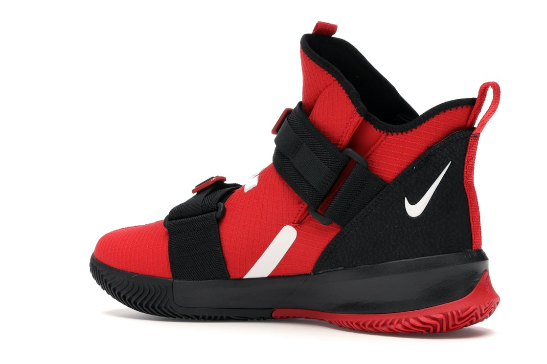 Vue 22 de Nike LeBron Soldier 13 SFG University Red