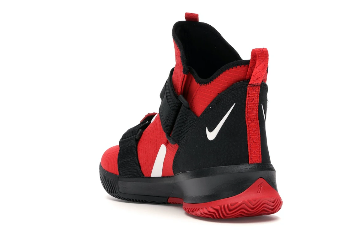 Vue 25 de Nike LeBron Soldier 13 SFG University Red