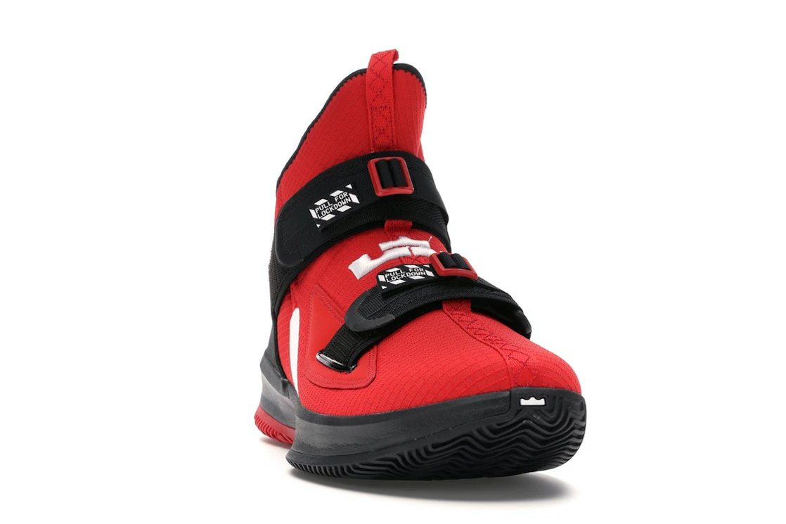 Vue 8 de Nike LeBron Soldier 13 SFG University Red