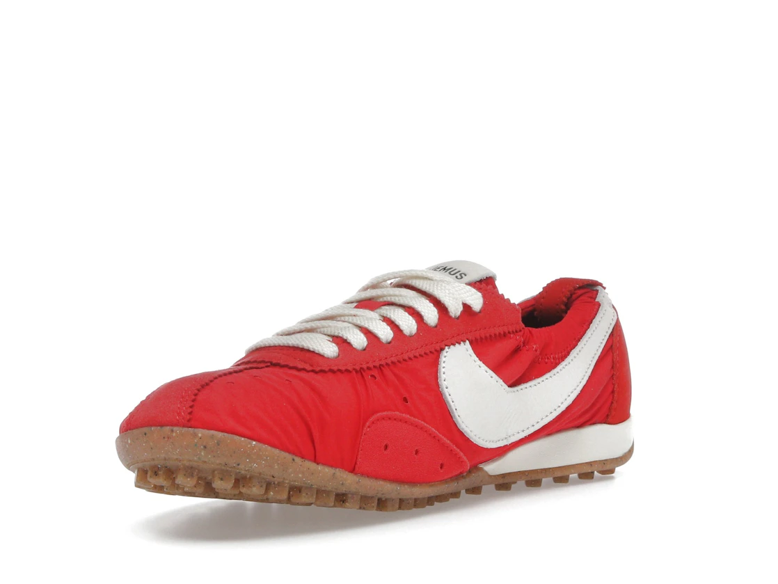 Vue 14 de Nike Moon Shoe SP Jacquemus University Red 