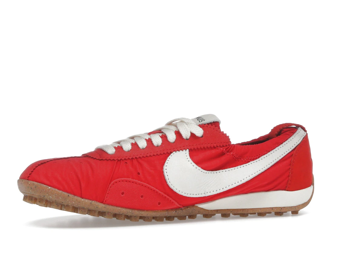 Vue 17 de Nike Moon Shoe SP Jacquemus University Red 