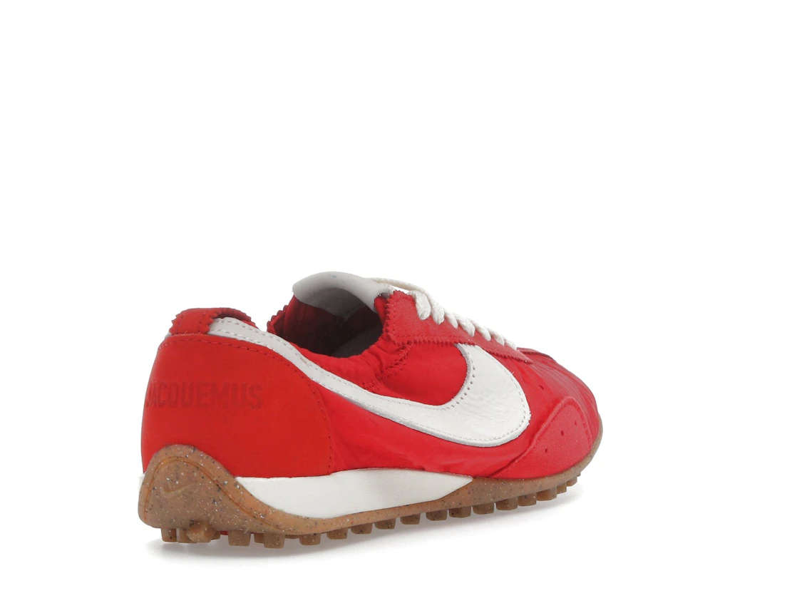 Vue 31 de Nike Moon Shoe SP Jacquemus University Red 