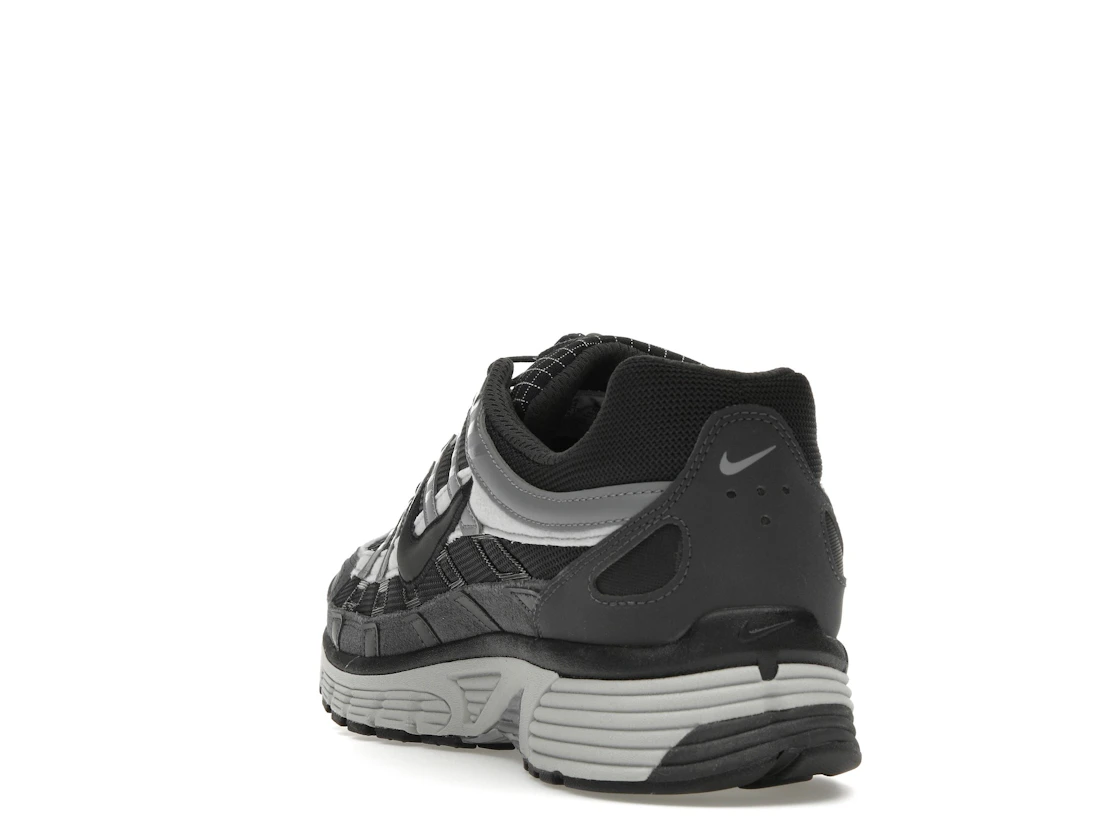 Vue 26 de Nike P-6000 Anthracite Smoke Grey