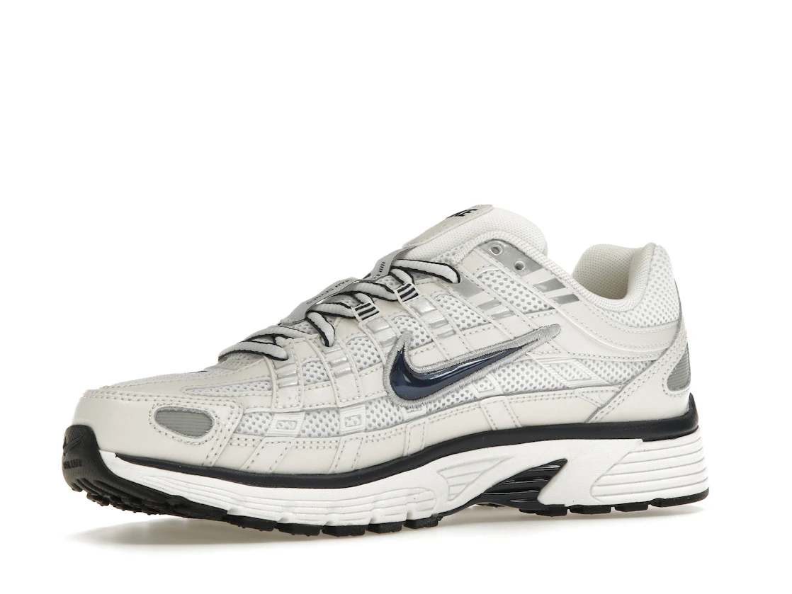 Vue 16 de Nike P-6000 Obsidian Summit White