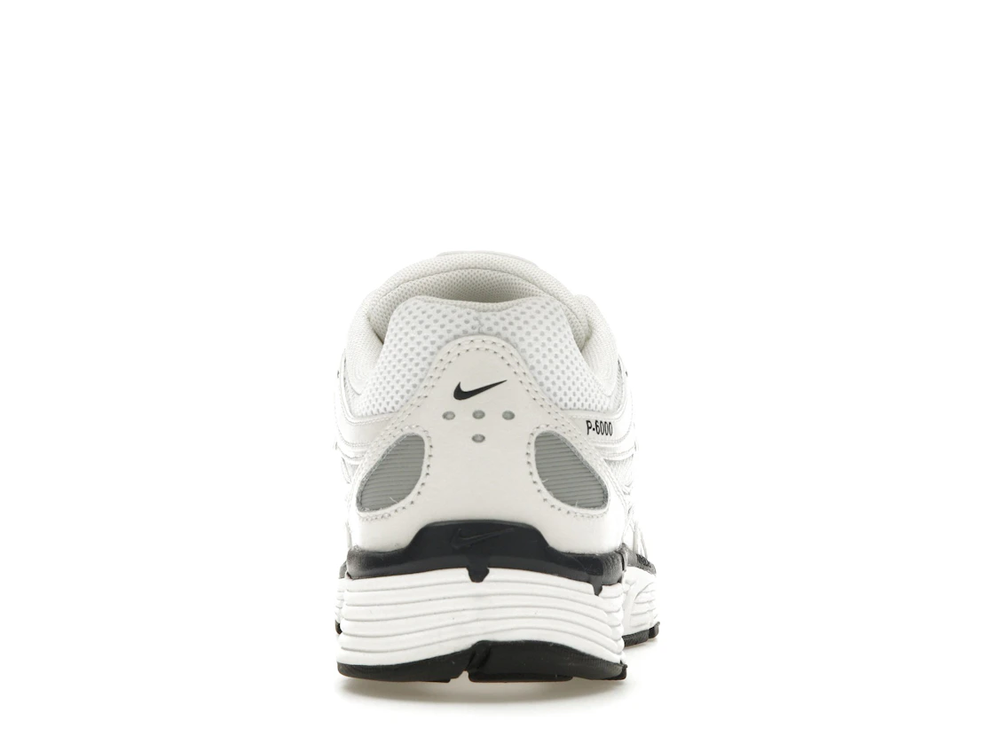 Vue 28 de Nike P-6000 Obsidian Summit White