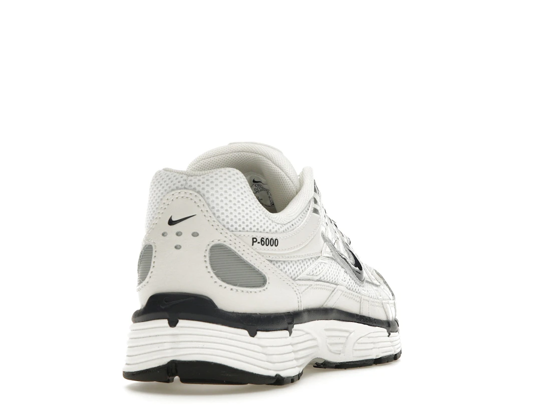 Vue 30 de Nike P-6000 Obsidian Summit White