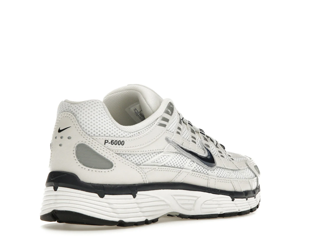 Vue 32 de Nike P-6000 Obsidian Summit White