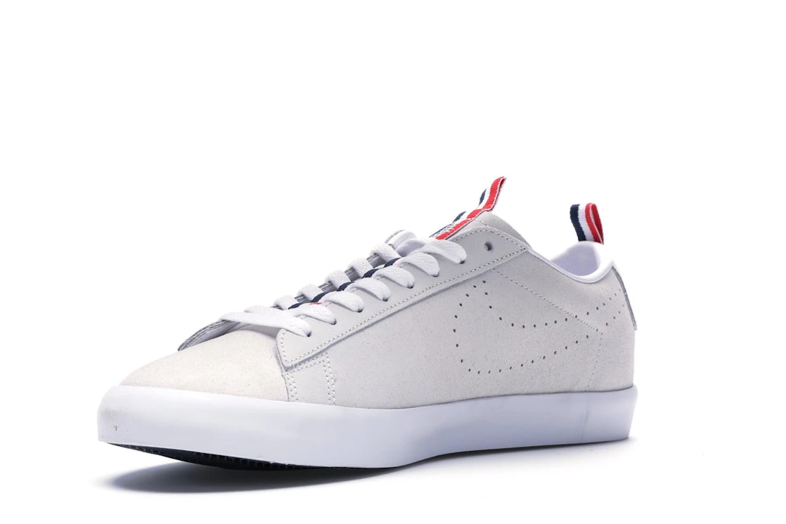 Vue 15 de Nike SB Blazer Low Call Me 917 Summit White