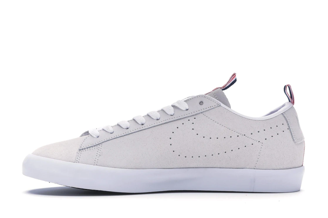 Vue 19 de Nike SB Blazer Low Call Me 917 Summit White