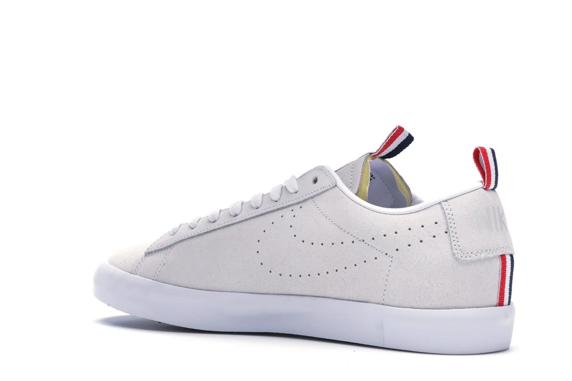 Vue 23 de Nike SB Blazer Low Call Me 917 Summit White