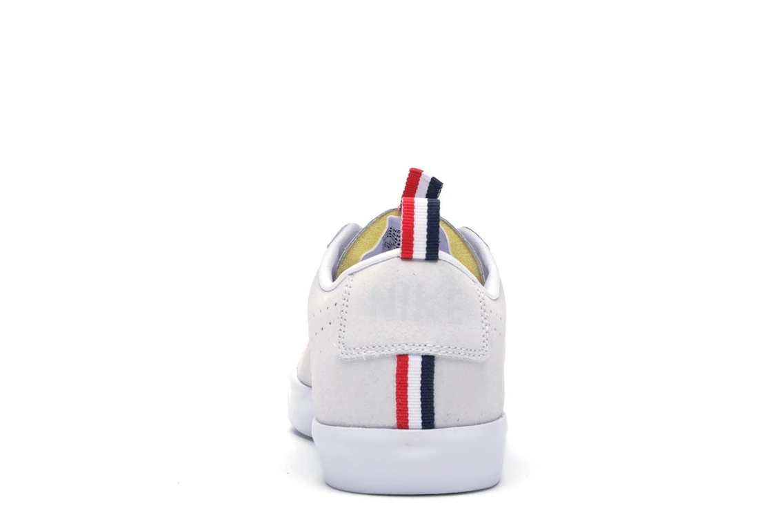 Vue 28 de Nike SB Blazer Low Call Me 917 Summit White