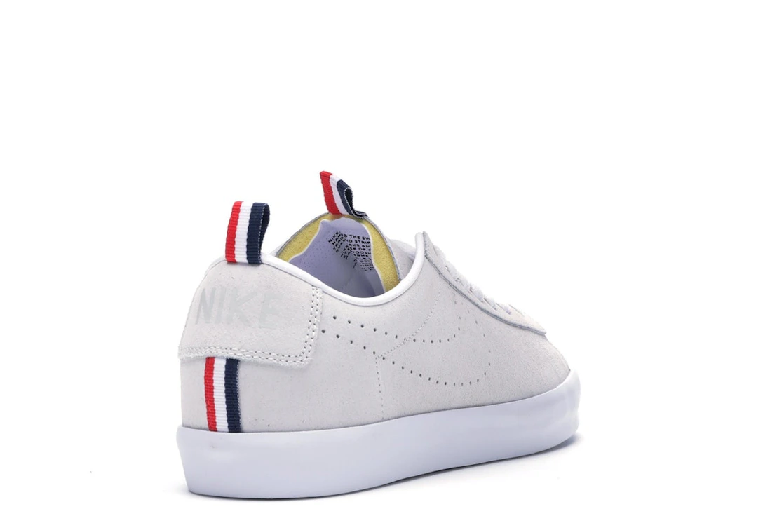 Vue 31 de Nike SB Blazer Low Call Me 917 Summit White