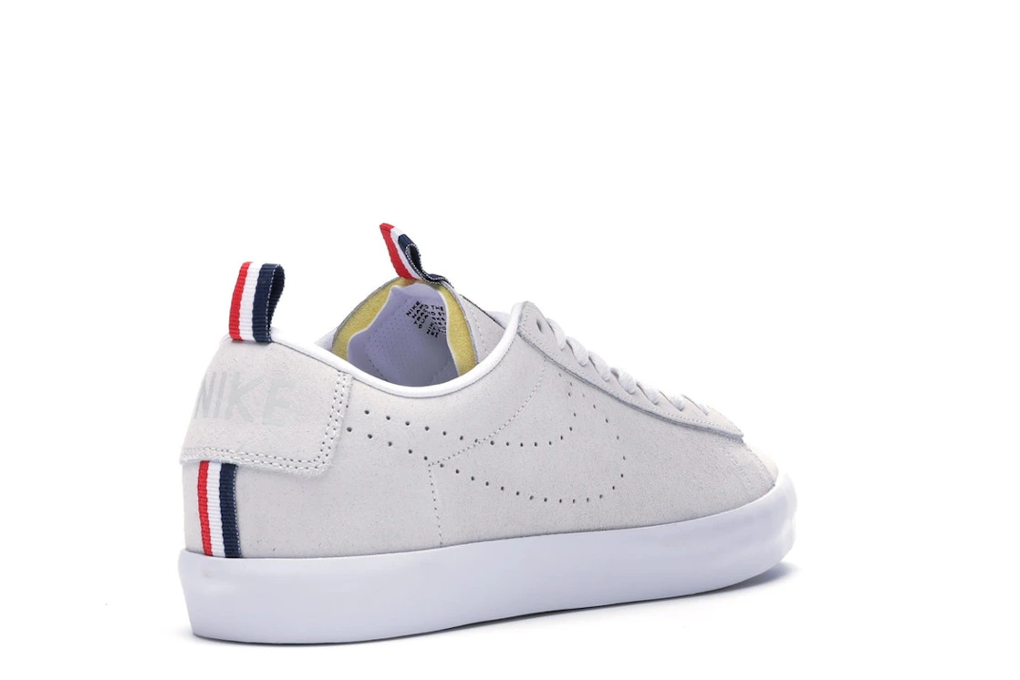 Vue 32 de Nike SB Blazer Low Call Me 917 Summit White