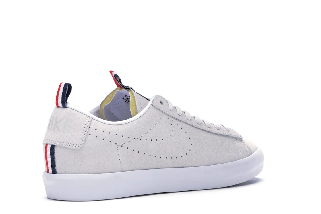 Vue 33 de Nike SB Blazer Low Call Me 917 Summit White