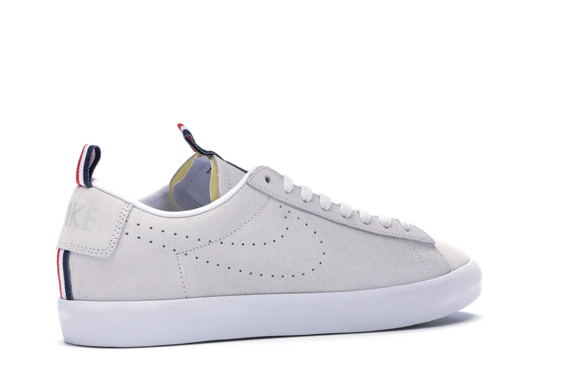 Vue 34 de Nike SB Blazer Low Call Me 917 Summit White